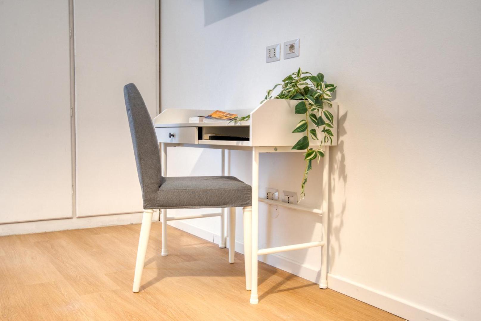 Italianflat - Elegant With Balcony In Navigli Milaan