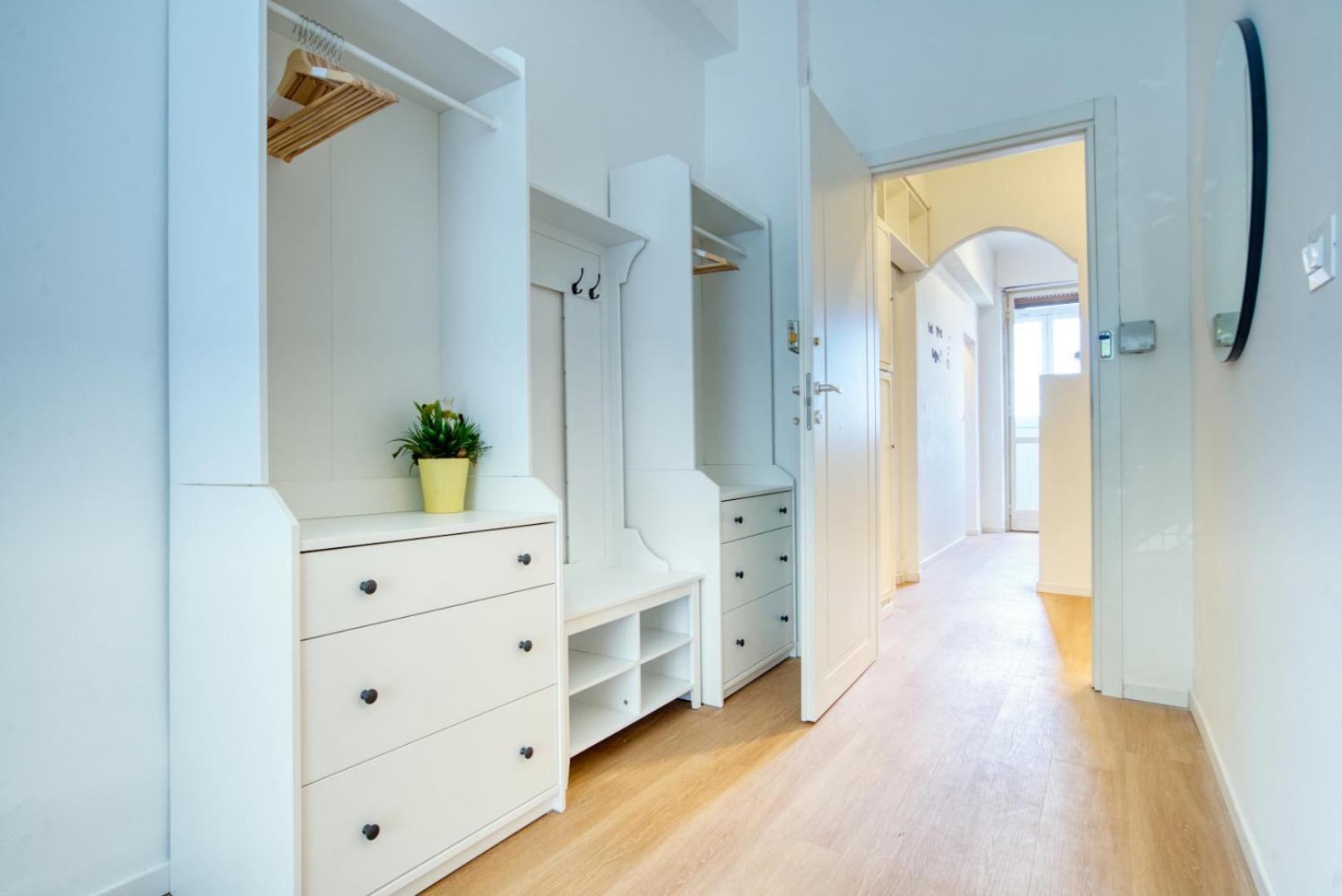 Gasthuis Italianflat - Elegant With Balcony In Navigli Milaan
