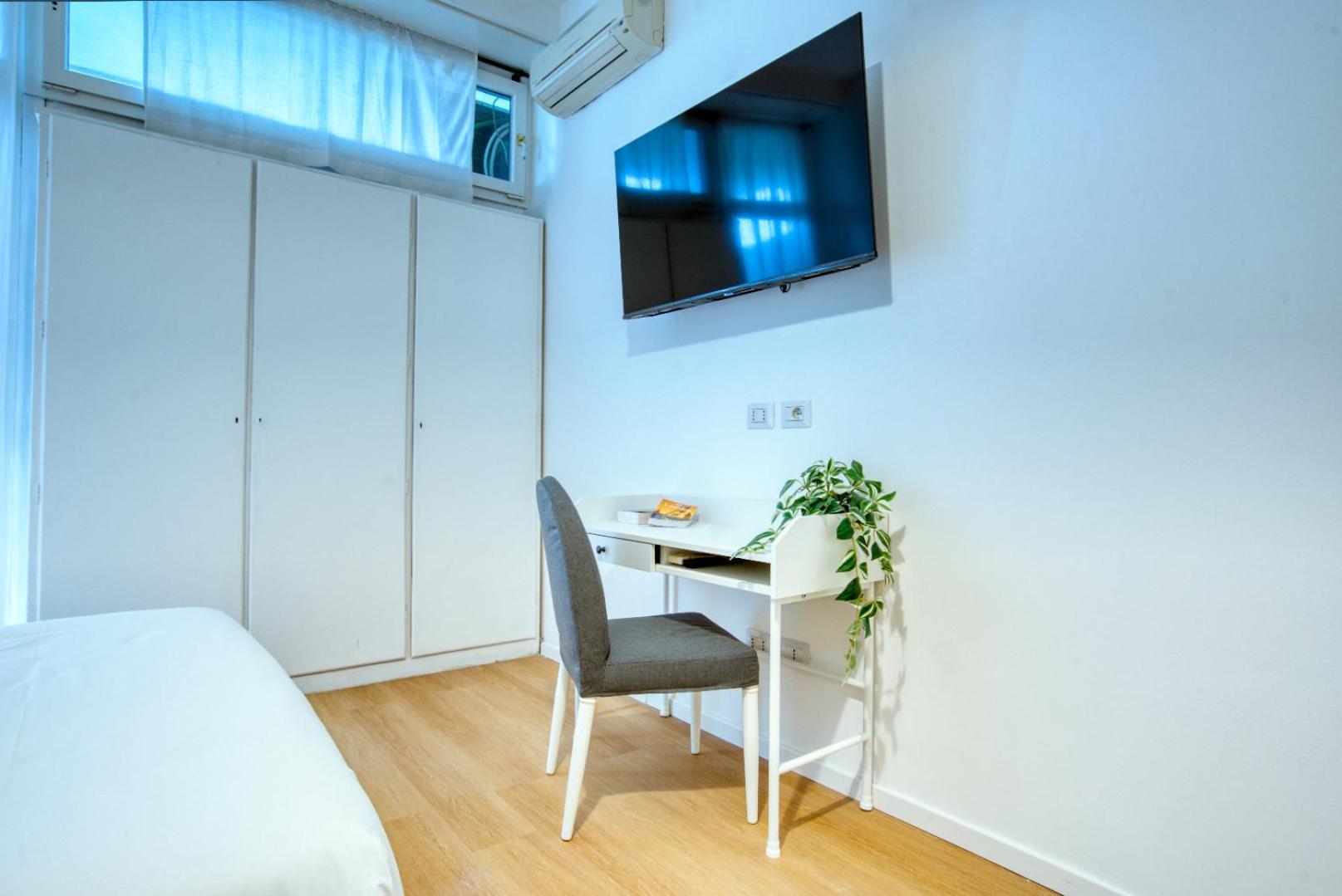 Italianflat - Elegant With Balcony In Navigli Milaan